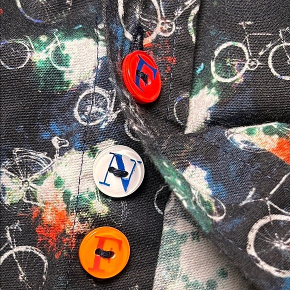 A Fish Named Fred Bicycle Patterned dress Shirt. Size Medium. - Picture 4 of 11